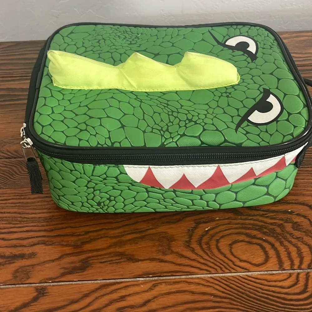 Dinosaur kids lunchbox preowned good condition